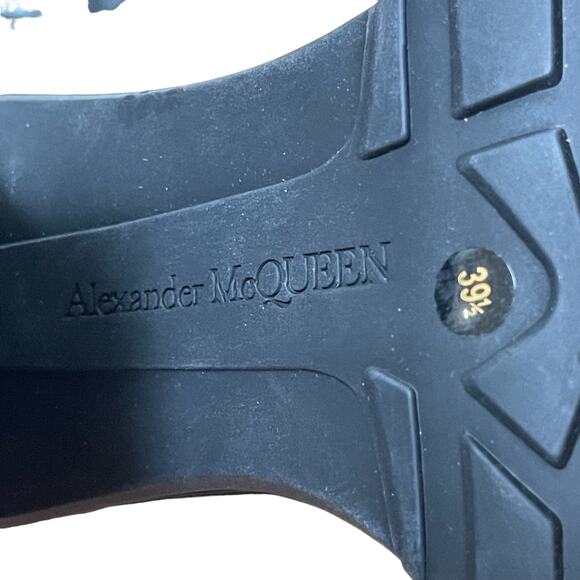 Alexander McQueen Women's Tread Grommet
Embellished Black Heel Boot Size 39.5 - Picture 14 of 16